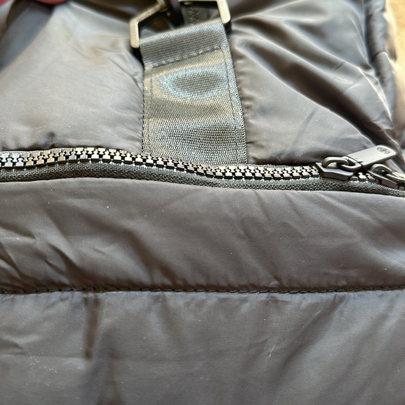 Quilted GAIAM lite traveler duffel bag - Picture 15 of 16